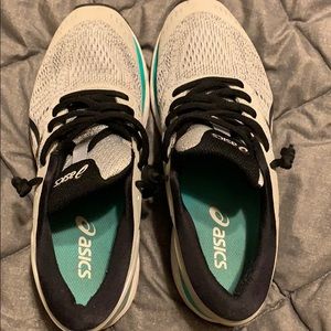 A ASICS Gel Kayano 24 size 6.5